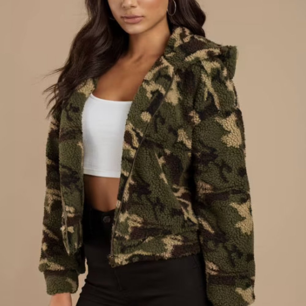 TOBI CAMO TEDDY HOODED JACKET